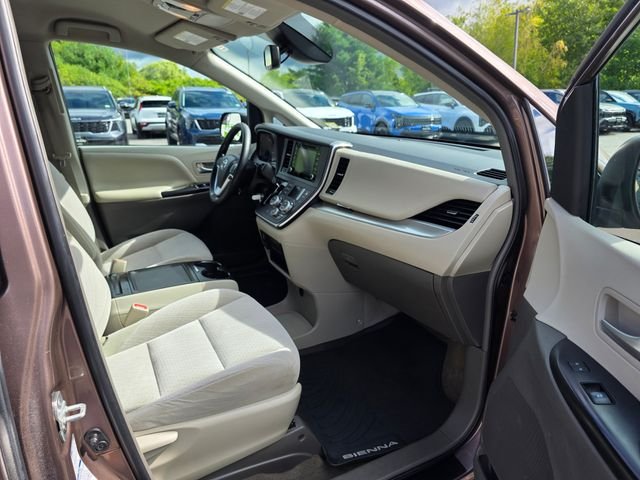 Used 2018 Walnut Toyota LE image 11