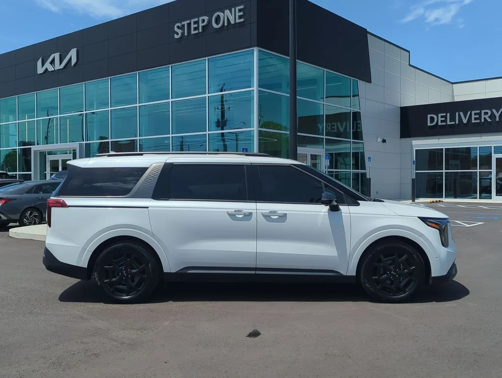 Used 2025 White Kia SX Prestige image 8