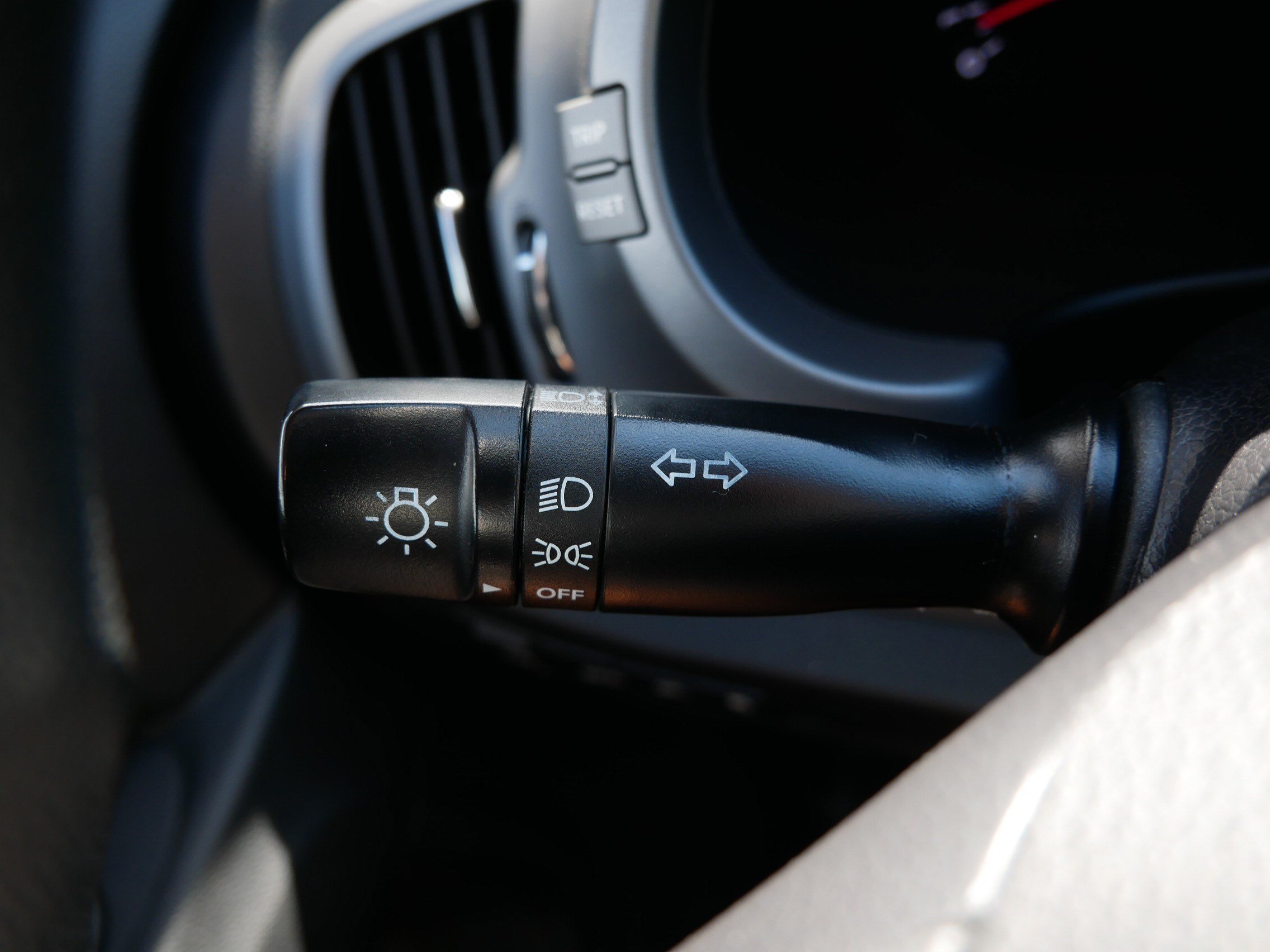 Used 2015 Mineral Silver Kia LX image 30