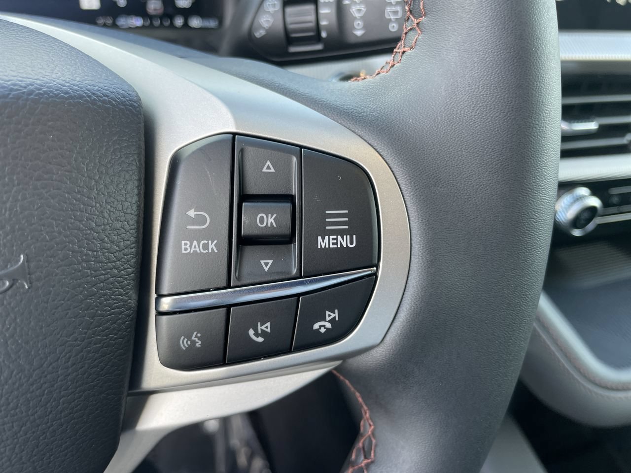 New 2026 Space White Metallic Ford Active image 27