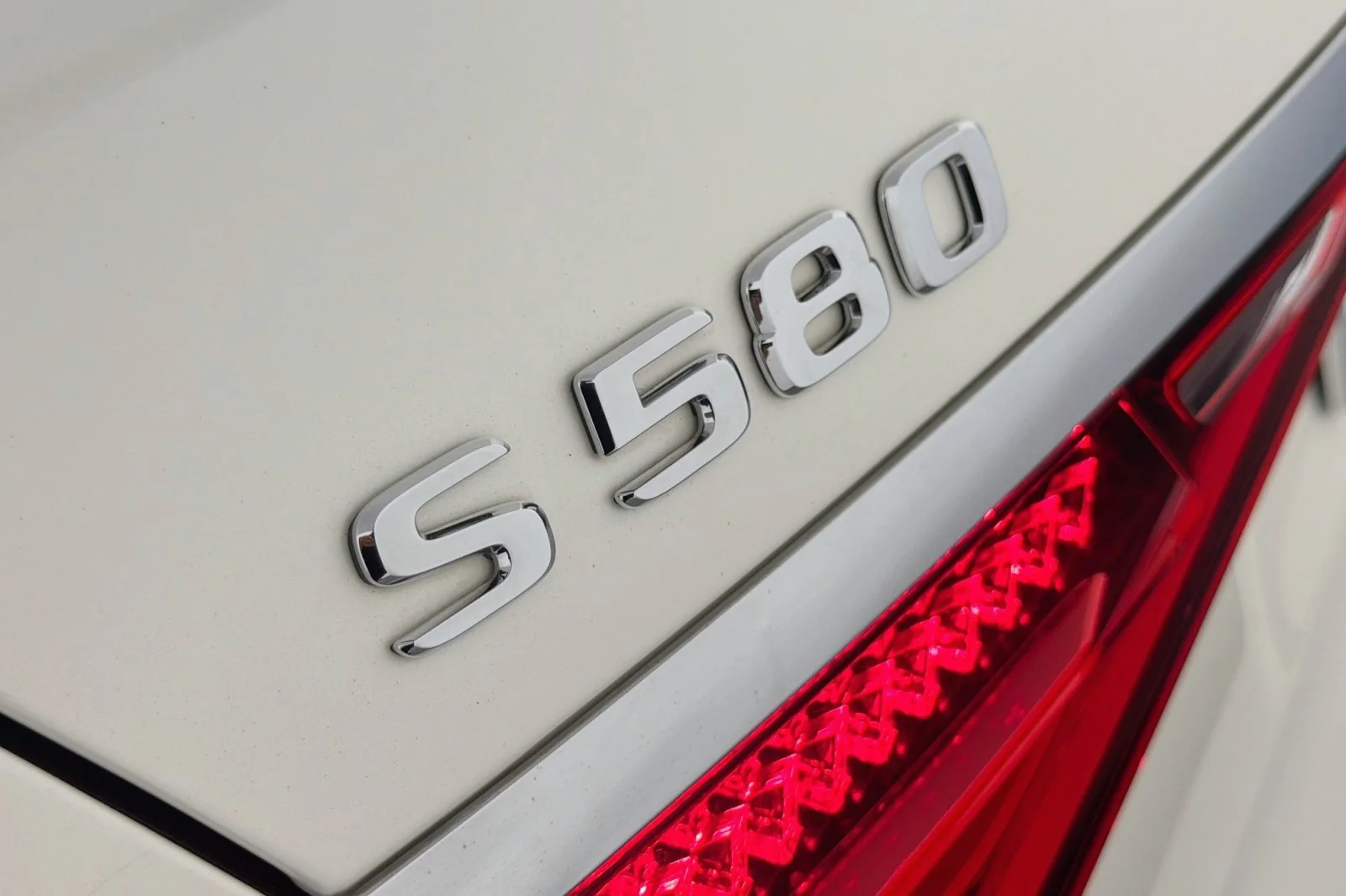 Certified Used 2023 MANUFAKTUR Diamond White Mercedes-Benz S 580 image 10