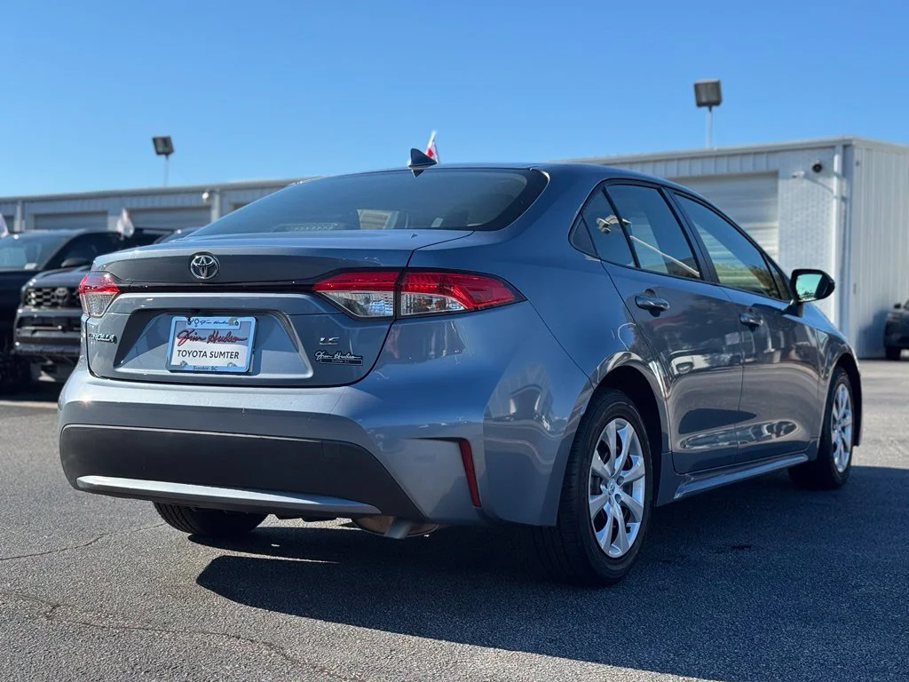 Used 2022  Toyota LE image 10
