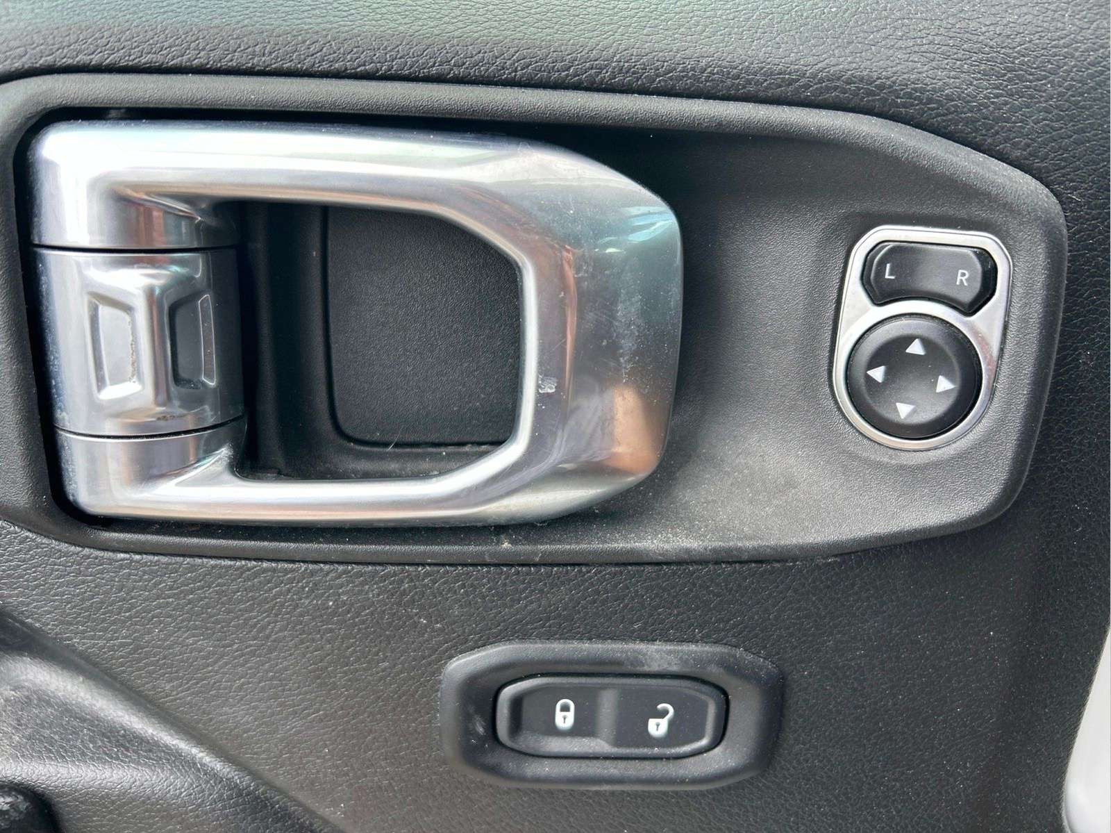 Used 2024 White Jeep Sport S image 24
