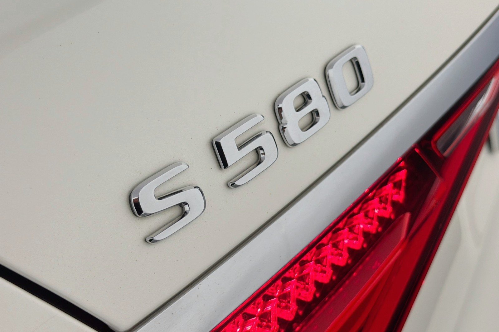 Certified Used 2023 MANUFAKTUR Diamond White Mercedes-Benz S 580 image 9