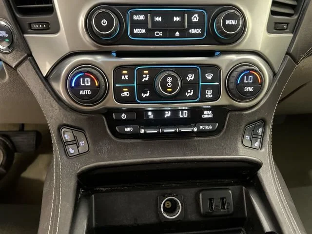 Used 2016 IRIDESCENT PEARL TRICOAT Chevrolet LTZ image 17