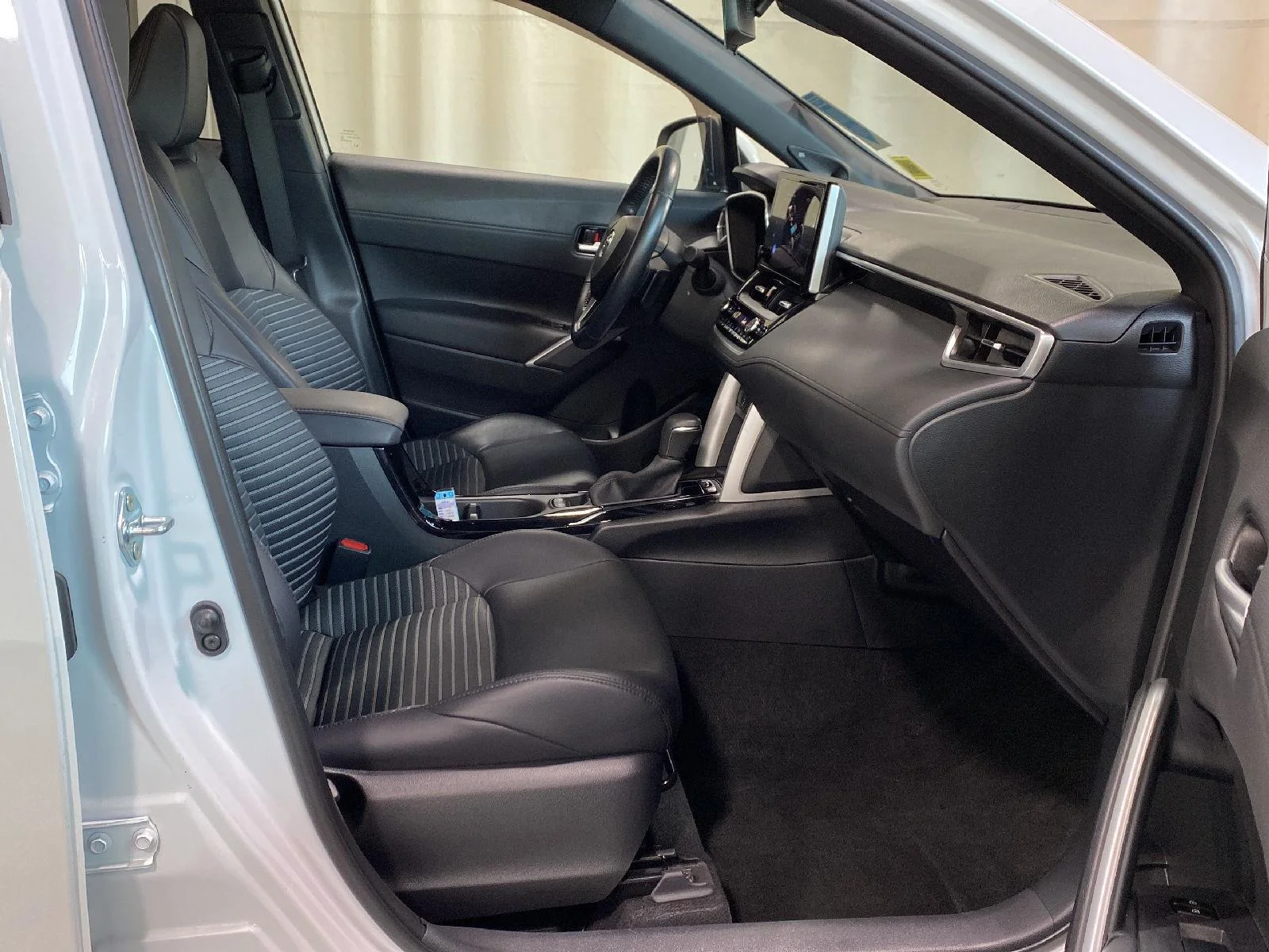 Used 2024 Wind Chill Pearl Toyota XSE image 10
