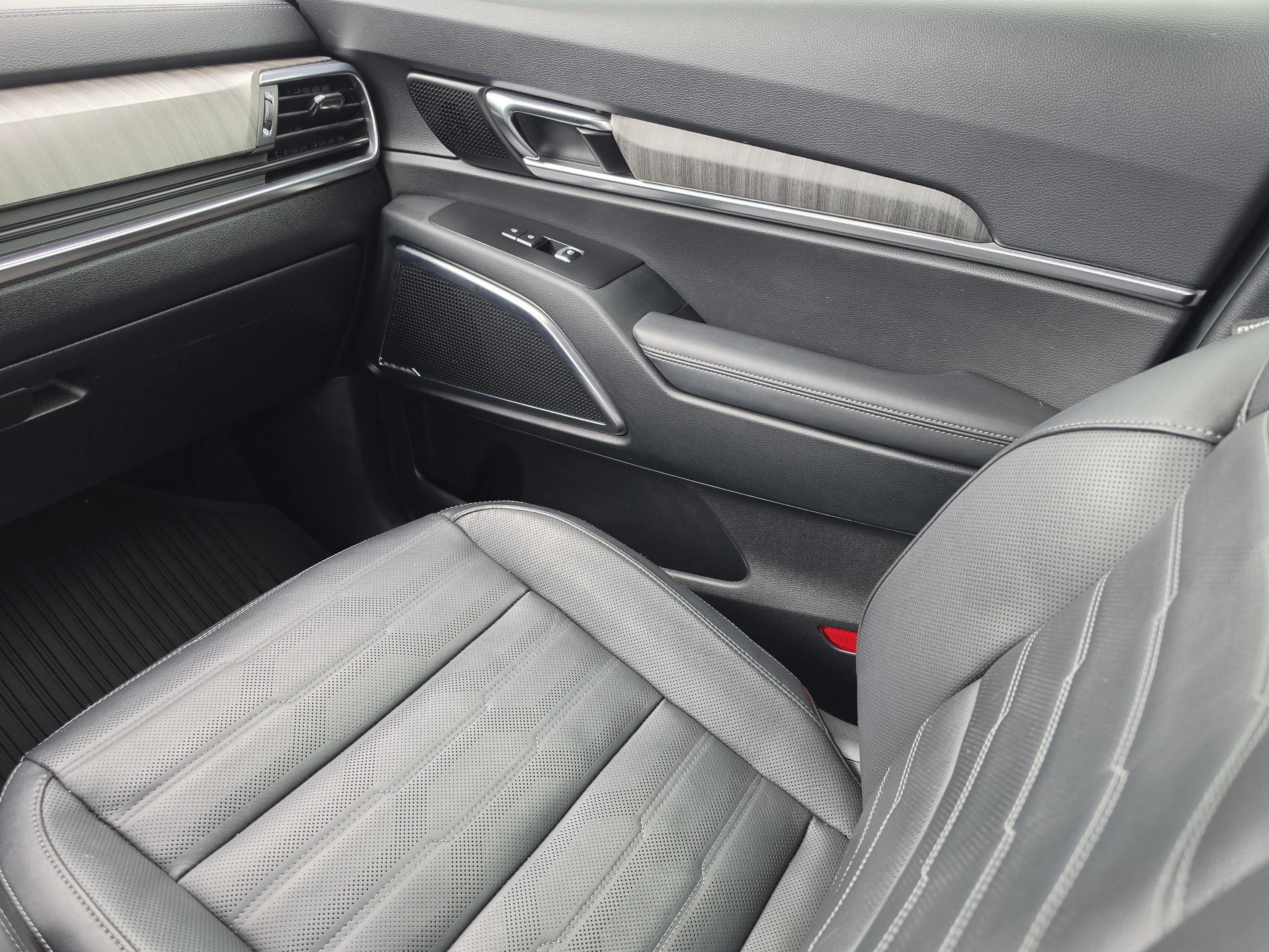 Used 2024 Ebony Black Kia SX Prestige image 23