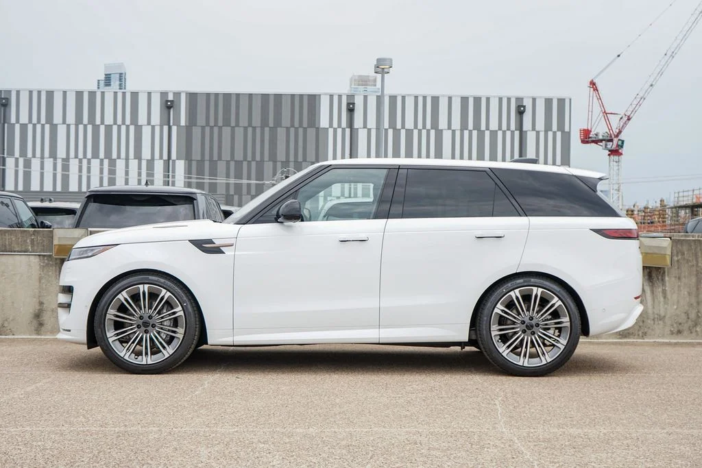 New 2026 White Land Rover Dynamic SE image 5