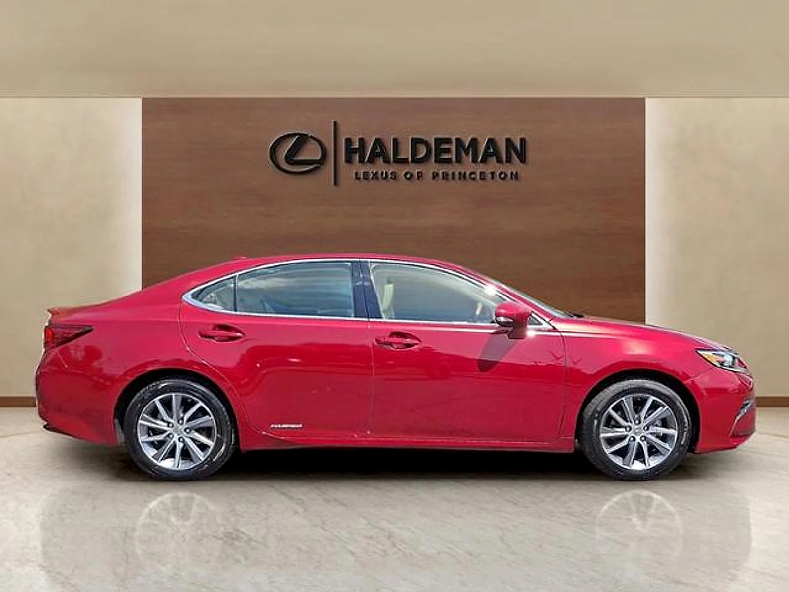 Used 2016 Matador Red Mica Lexus  image 7