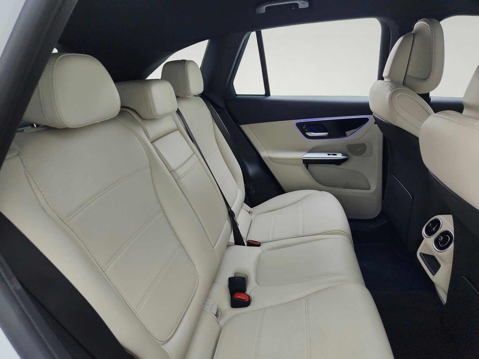 Certified Used 2025 Polar White Mercedes-Benz GLC 350e image 30