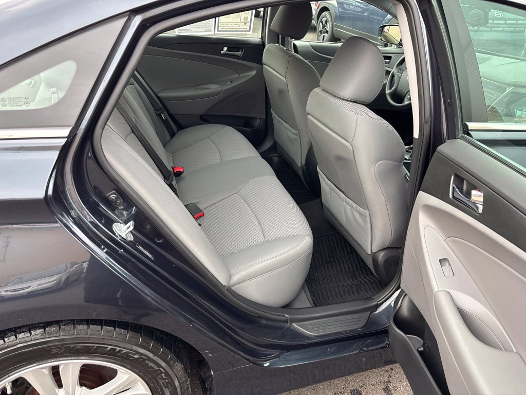 Used 2014 Blue Hyundai GLS image 24