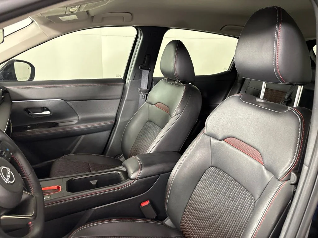 Used 2025 Black Nissan SR image 27