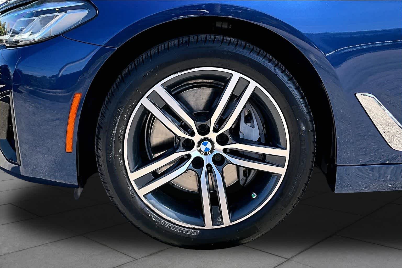 Used 2021 Phytonic Blue Metallic BMW 540i image 11