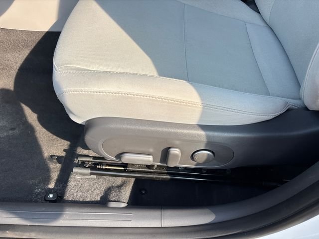 Used 2024 White Hyundai SEL image 7