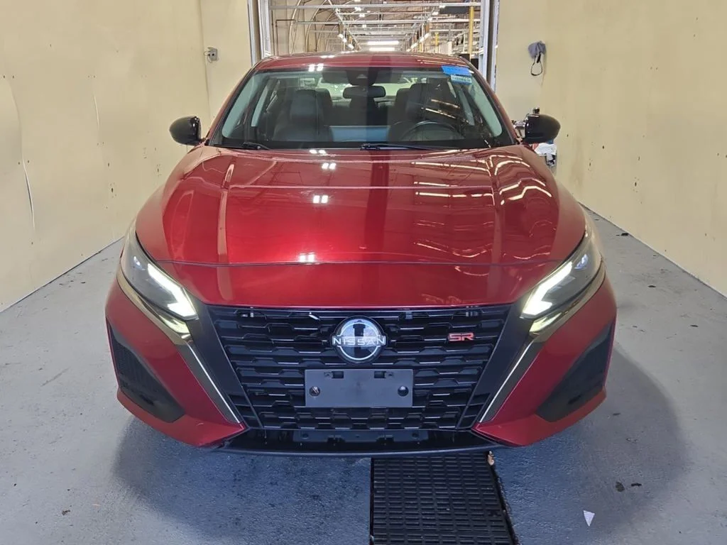 Used 2024 Red Nissan 2.5 SR image 9