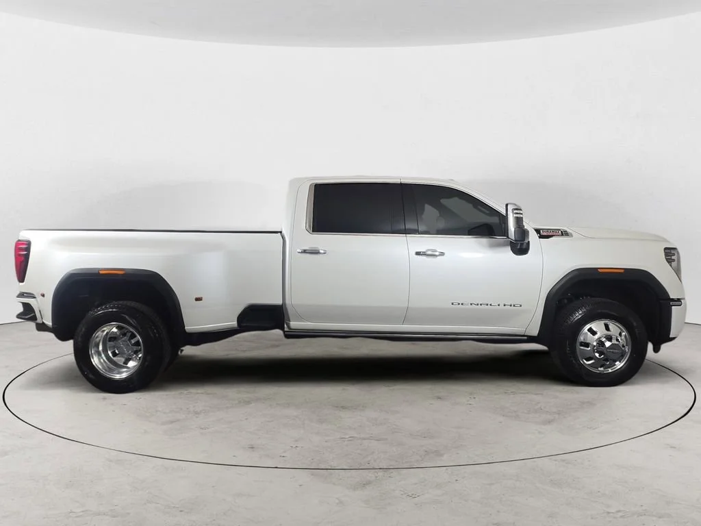 Used 2024 White Frost Tricoat GMC Denali DRW image 6
