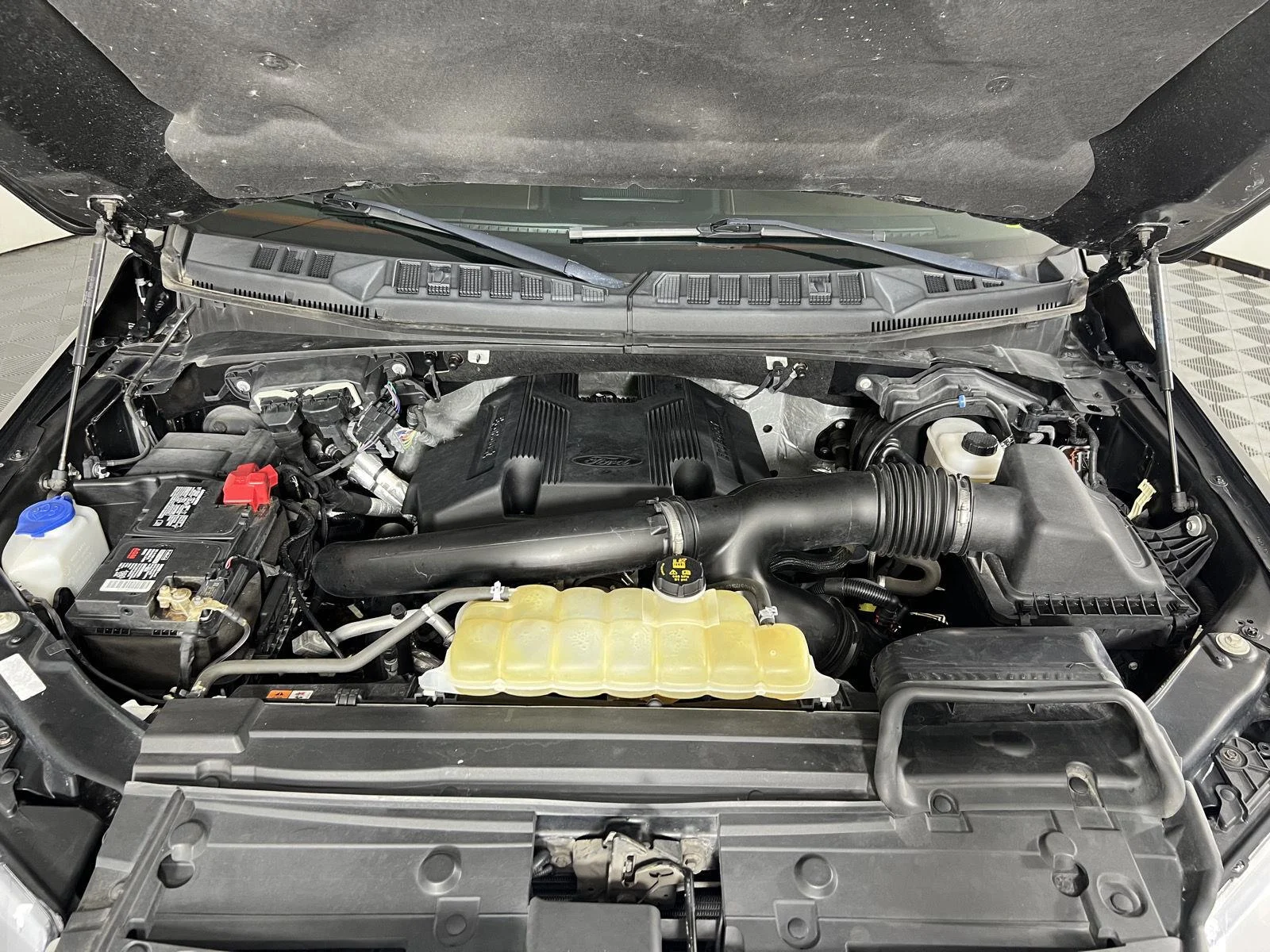Used 2019 Agate Black Ford LARIAT image 25