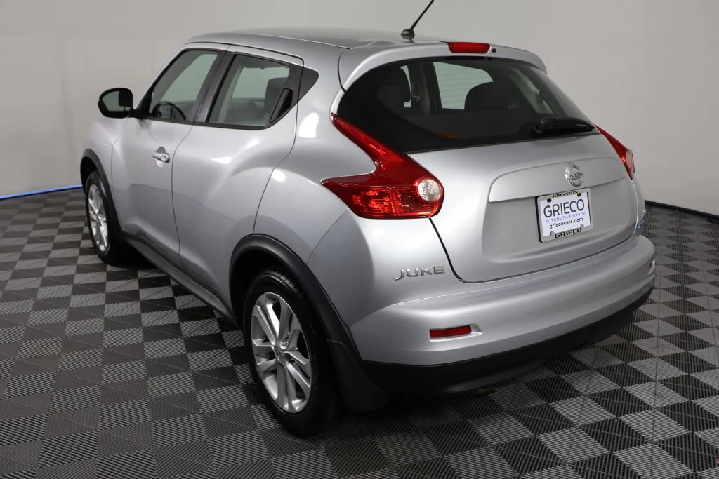 Used 2014 Brilliant Silver Nissan S image 6