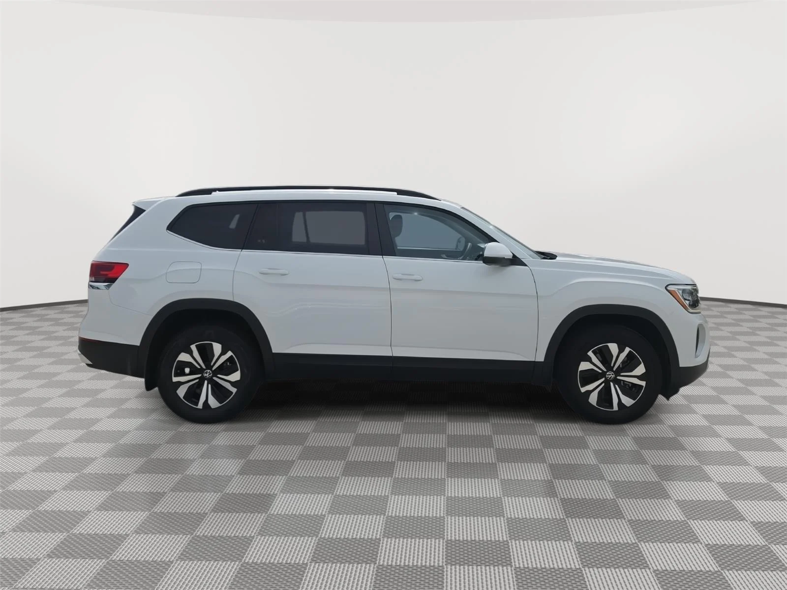 Used 2024  Volkswagen 2.0T SE image 16