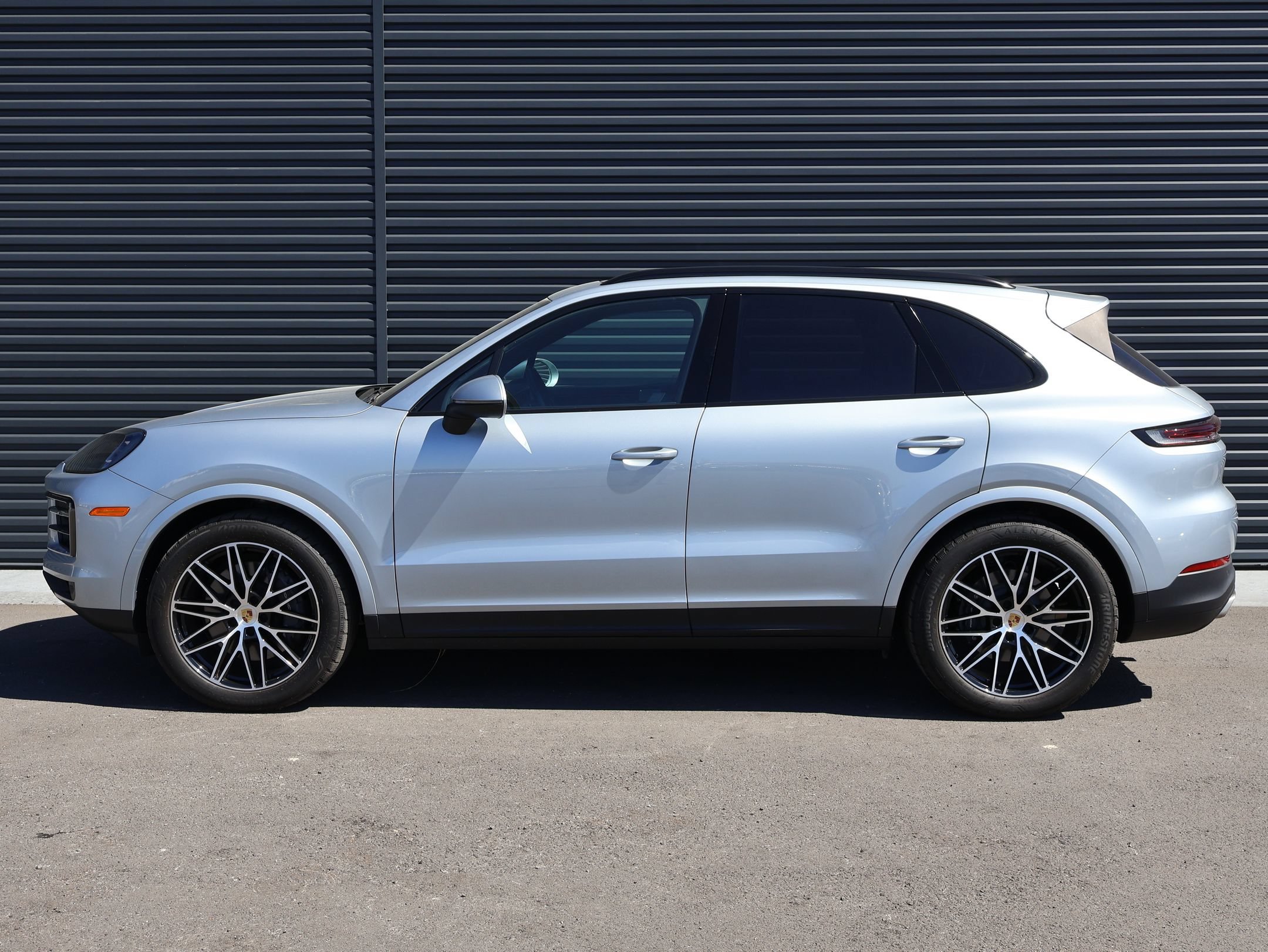 Used 2024 Dolomite Silver Metallic Porsche  image 2