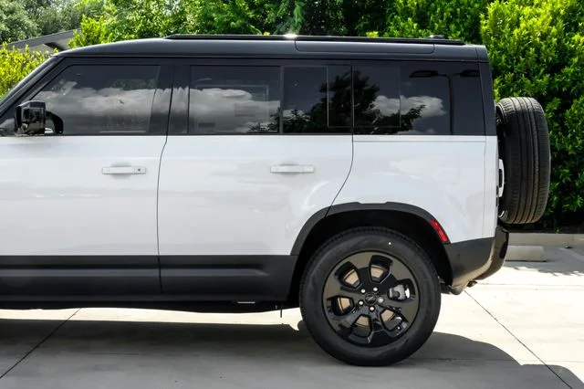 New 2026 White Land Rover S image 17