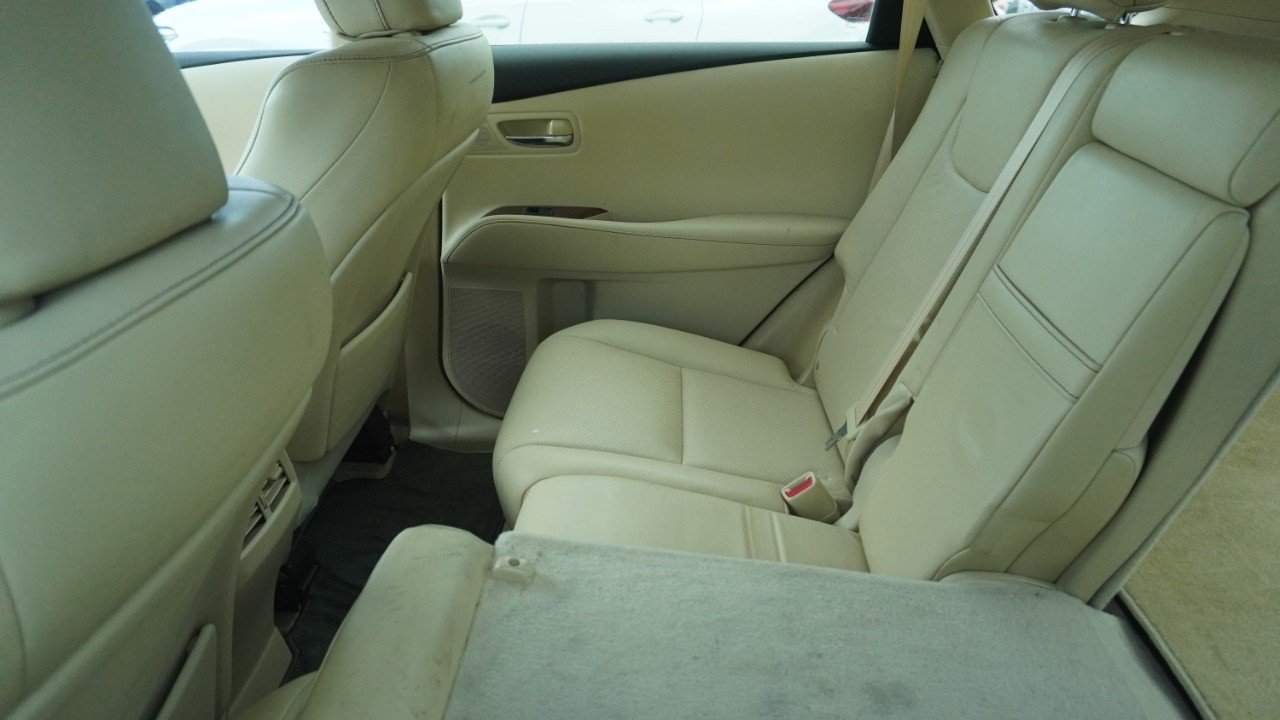 Used 2013 White Lexus  image 11