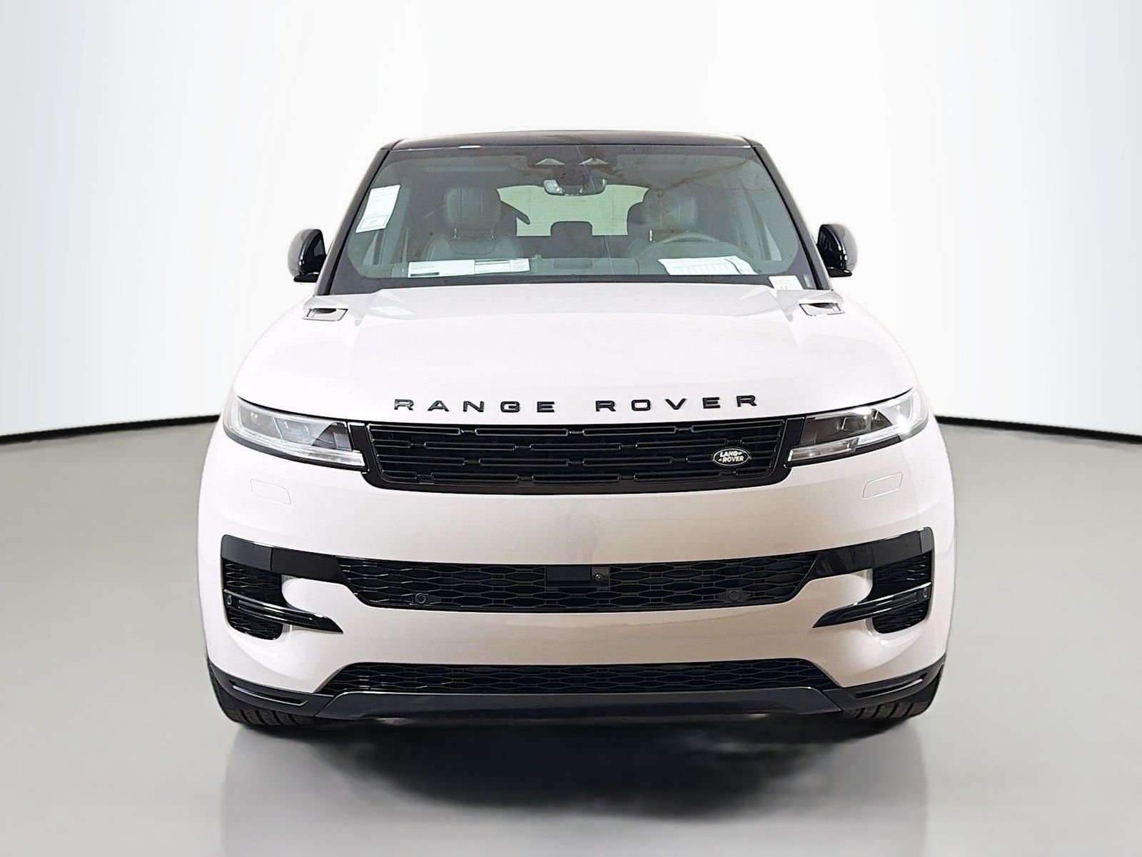 New 2026 Borasco Grey Land Rover SE image 8