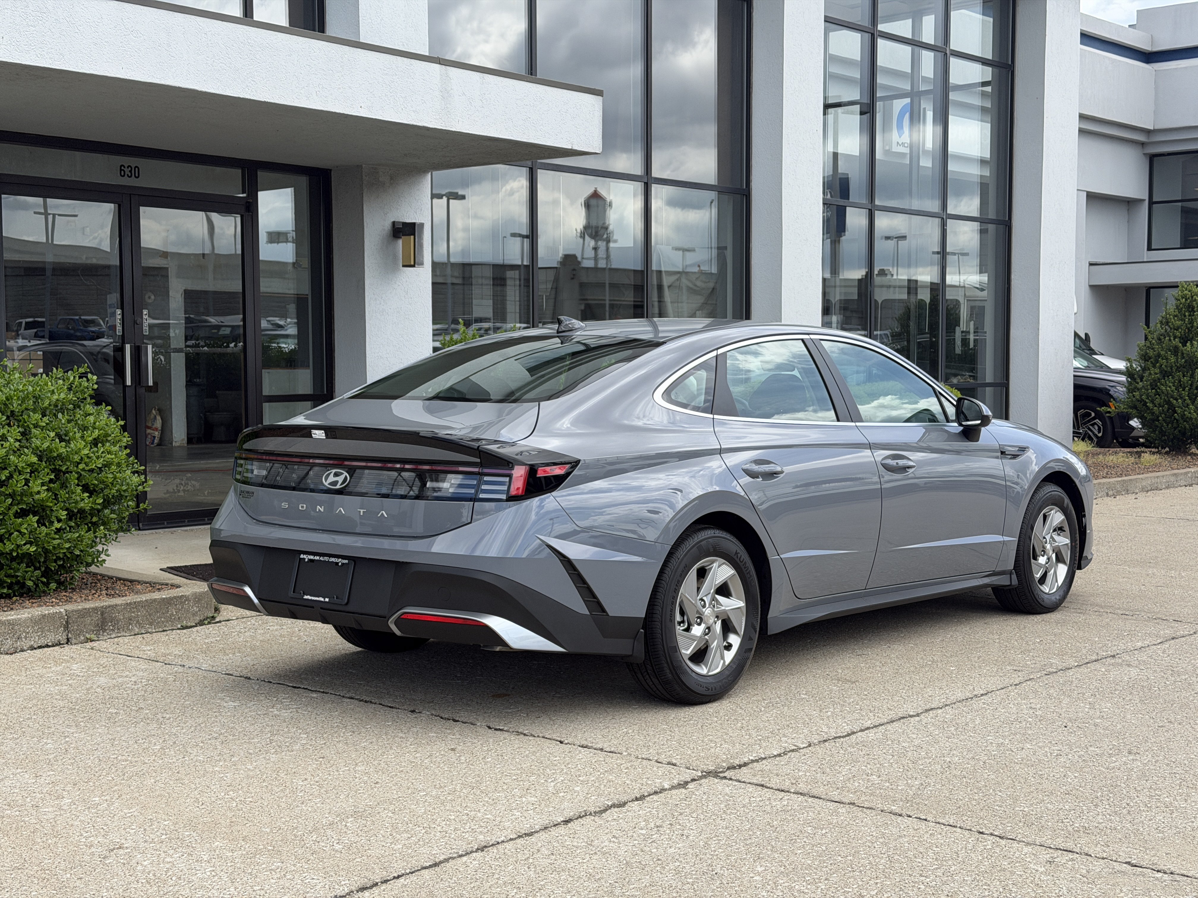 Used 2026 Transmission Blue Hyundai SE image 4