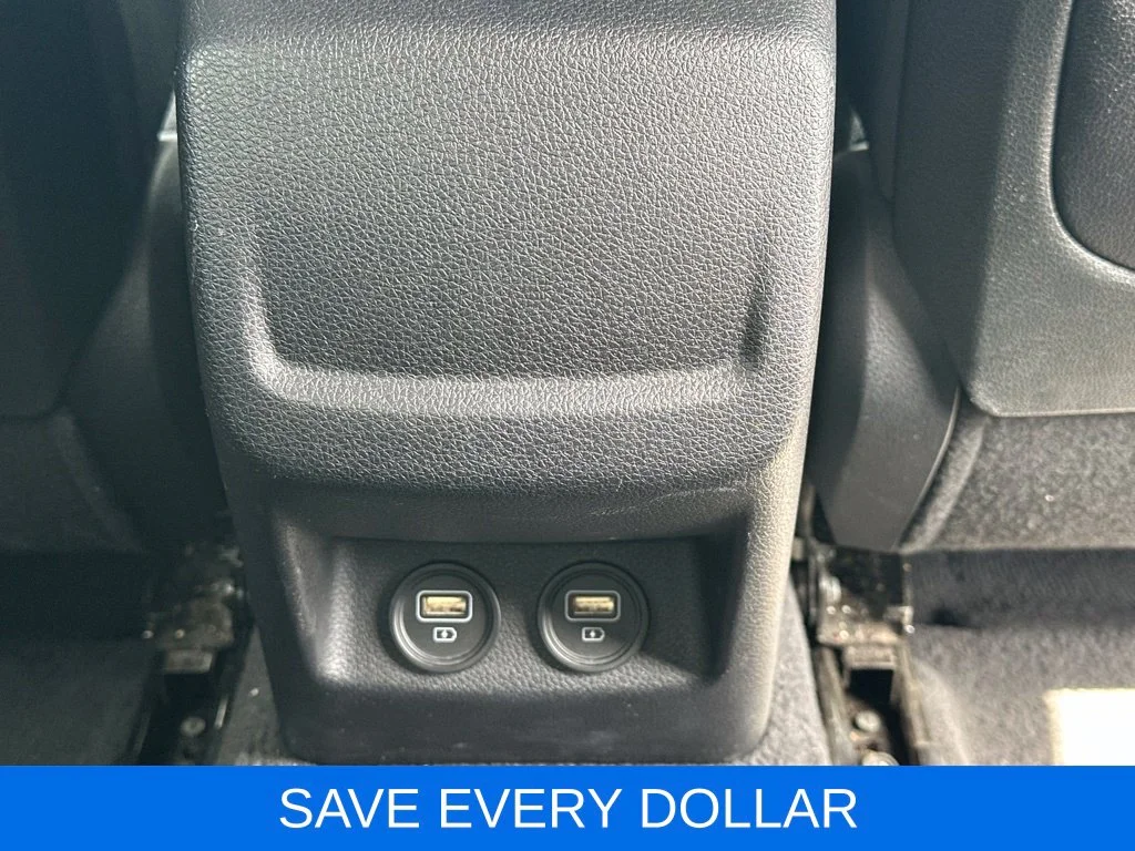 Used 2023 White Kia LXS image 20