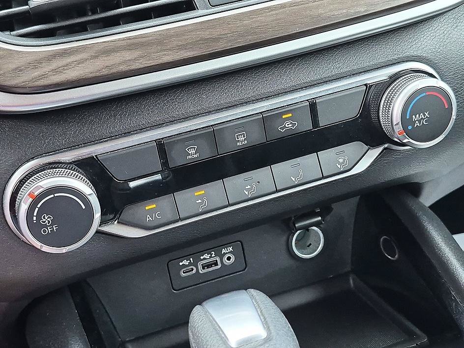 Used 2024 Super Black Nissan 2.5 SV image 23