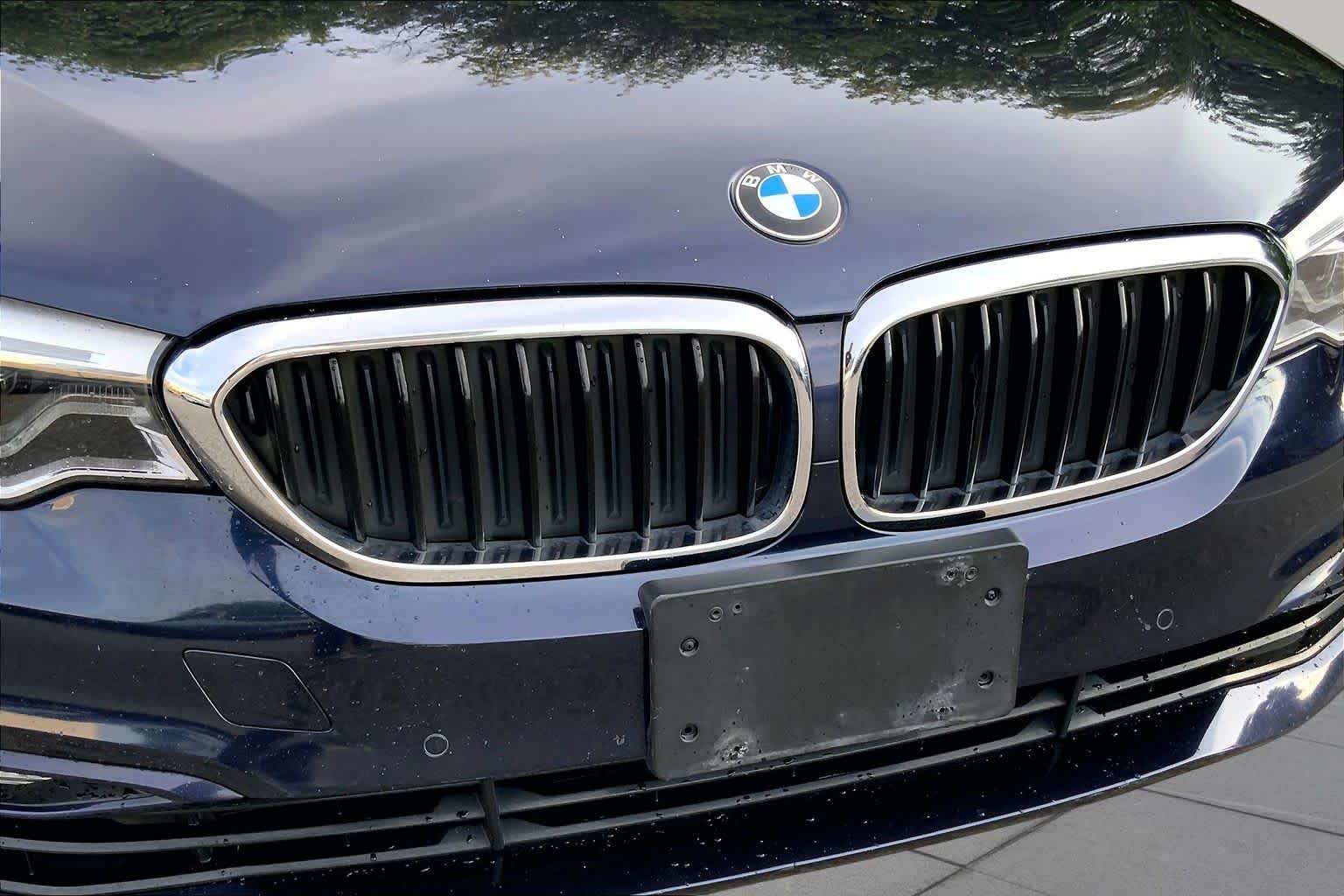 Used 2017 Bluestone Metallic BMW 540i xDrive image 32