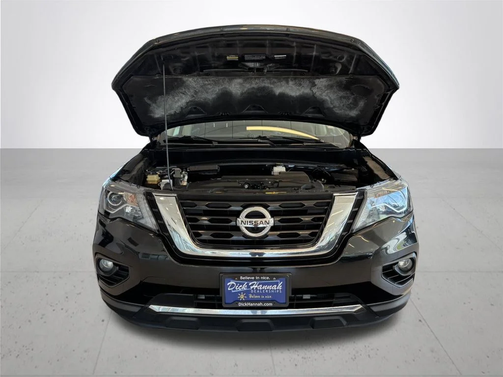 Used 2019 Black Nissan SL image 4