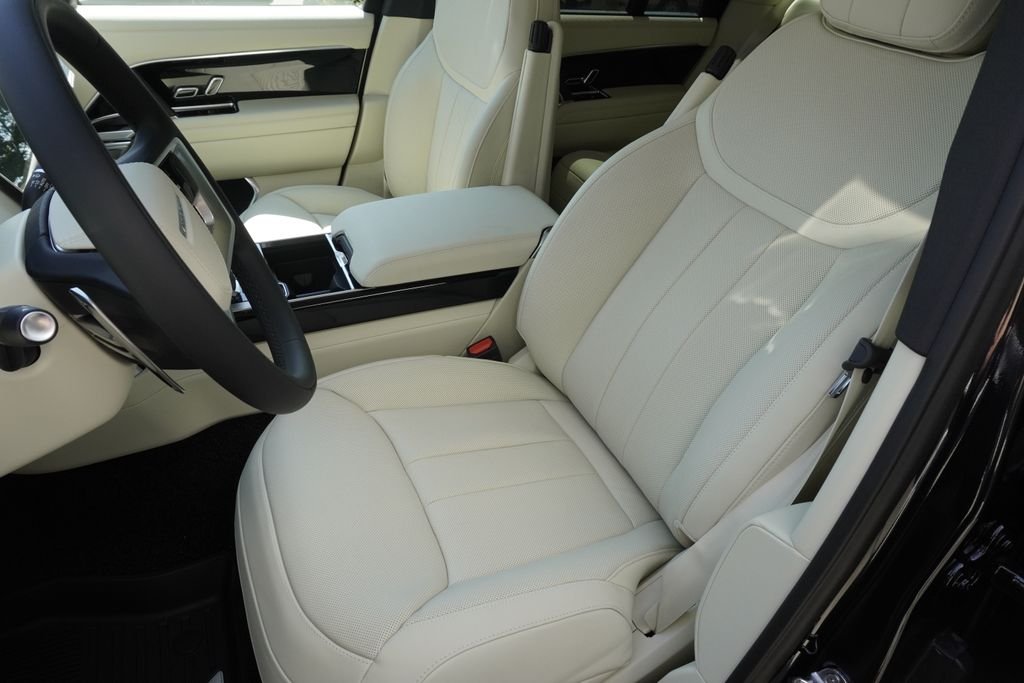New 2026 Santorini Black Land Rover SE image 19