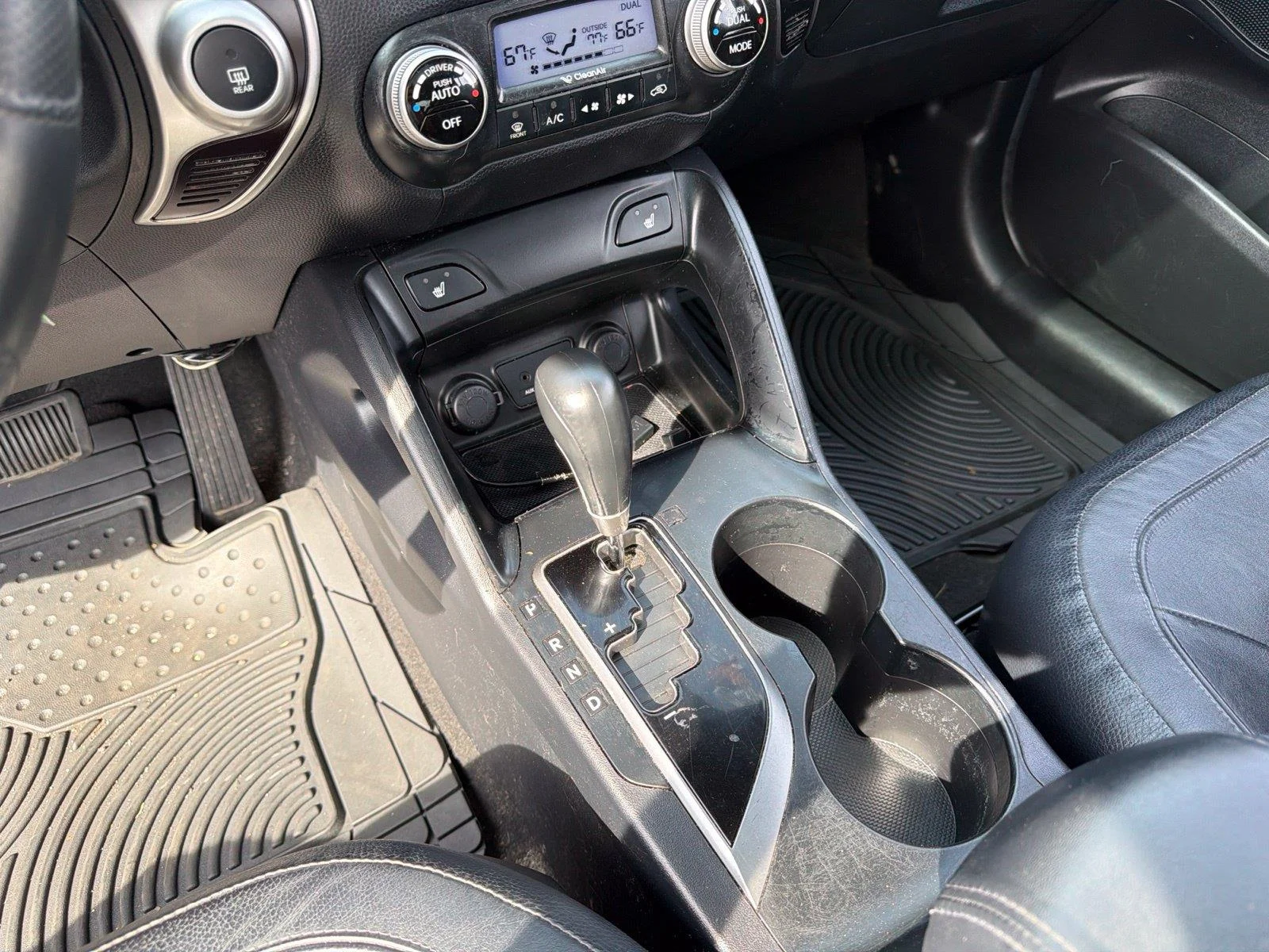 2010 Hyundai Tucson Limited - Photo 28