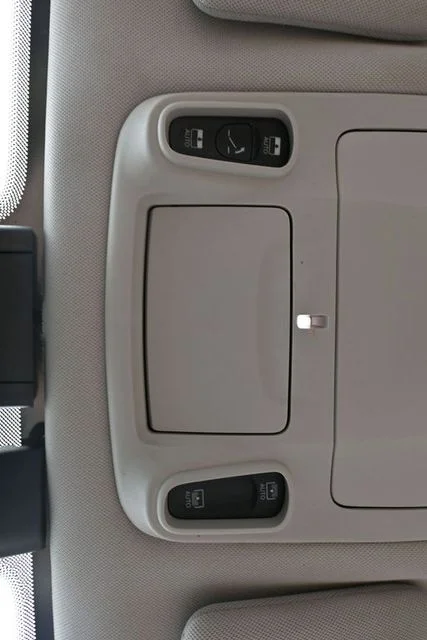 Used 2020 White Chrysler Limited image 33