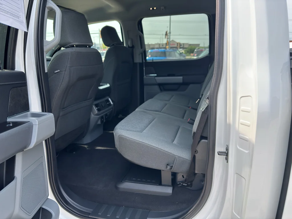 Used 2024 Oxford White Ford XLT image 10