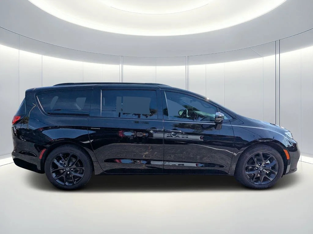 2026 Chrysler Pacifica Limited - Photo 3