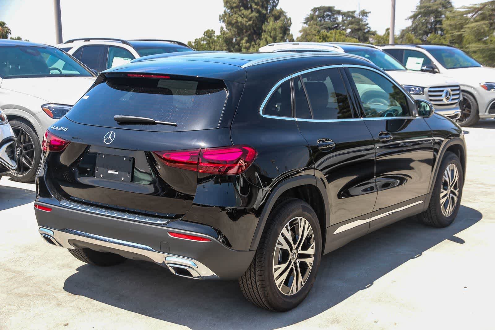 New 2026 Night Black Mercedes-Benz GLA 250 image 4