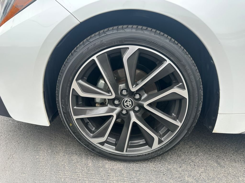 Used 2022 Pearl Toyota SE image 12