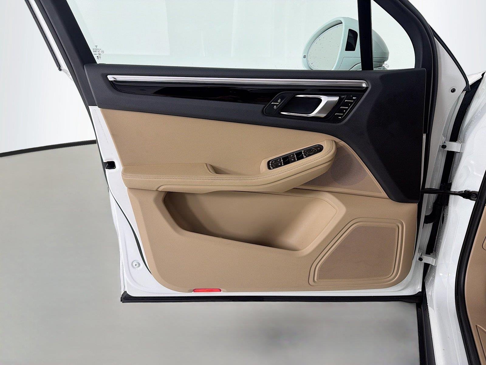 Used 2023 White Porsche  image 7