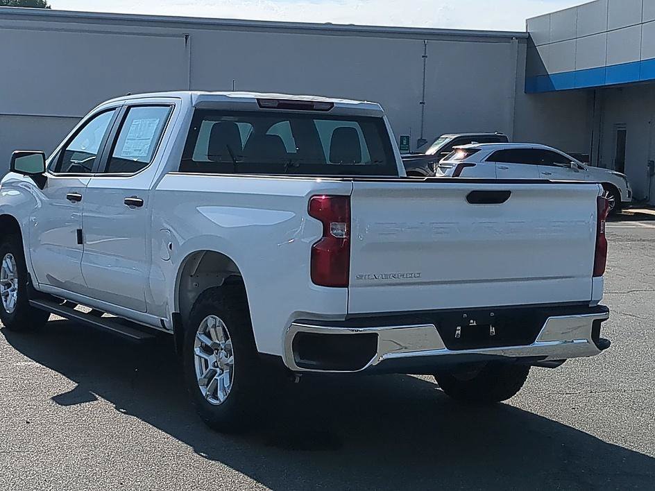 New 2026 Summit White Chevrolet WT image 7