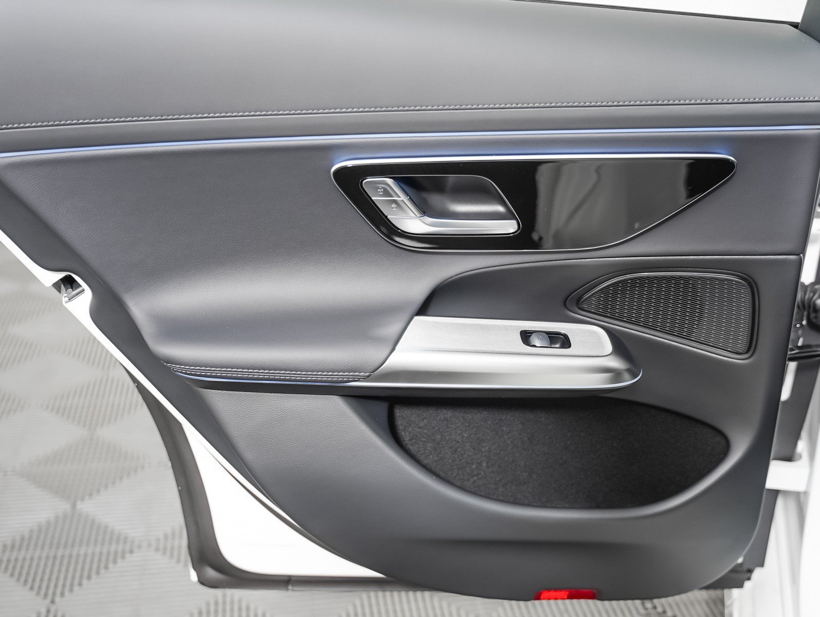 New 2027 Polar White Mercedes-Benz E 350 image 25