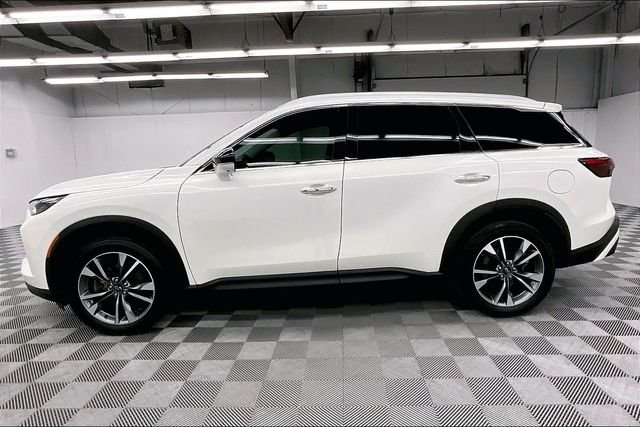 Used 2024 Majestic White INFINITI LUXE image 14