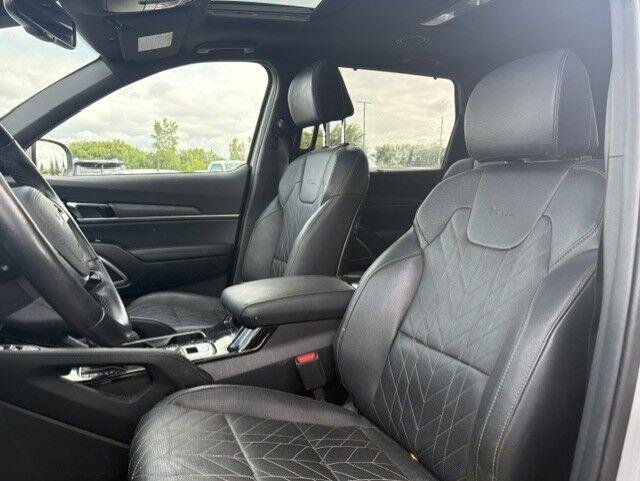Used 2023 Wolf Gray Kia EX X-Line image 5