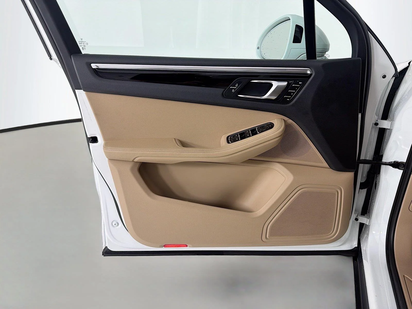 Used 2023 White Porsche  image 7