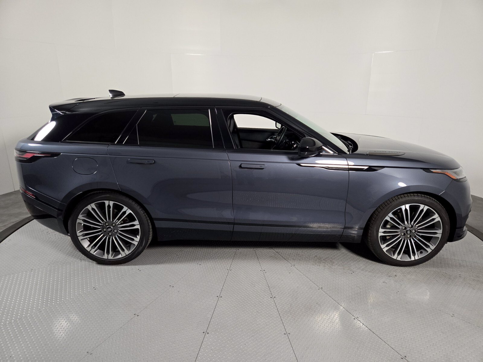 Used 2024 Varesine Blue Metallic Land Rover Dynamic HSE image 6