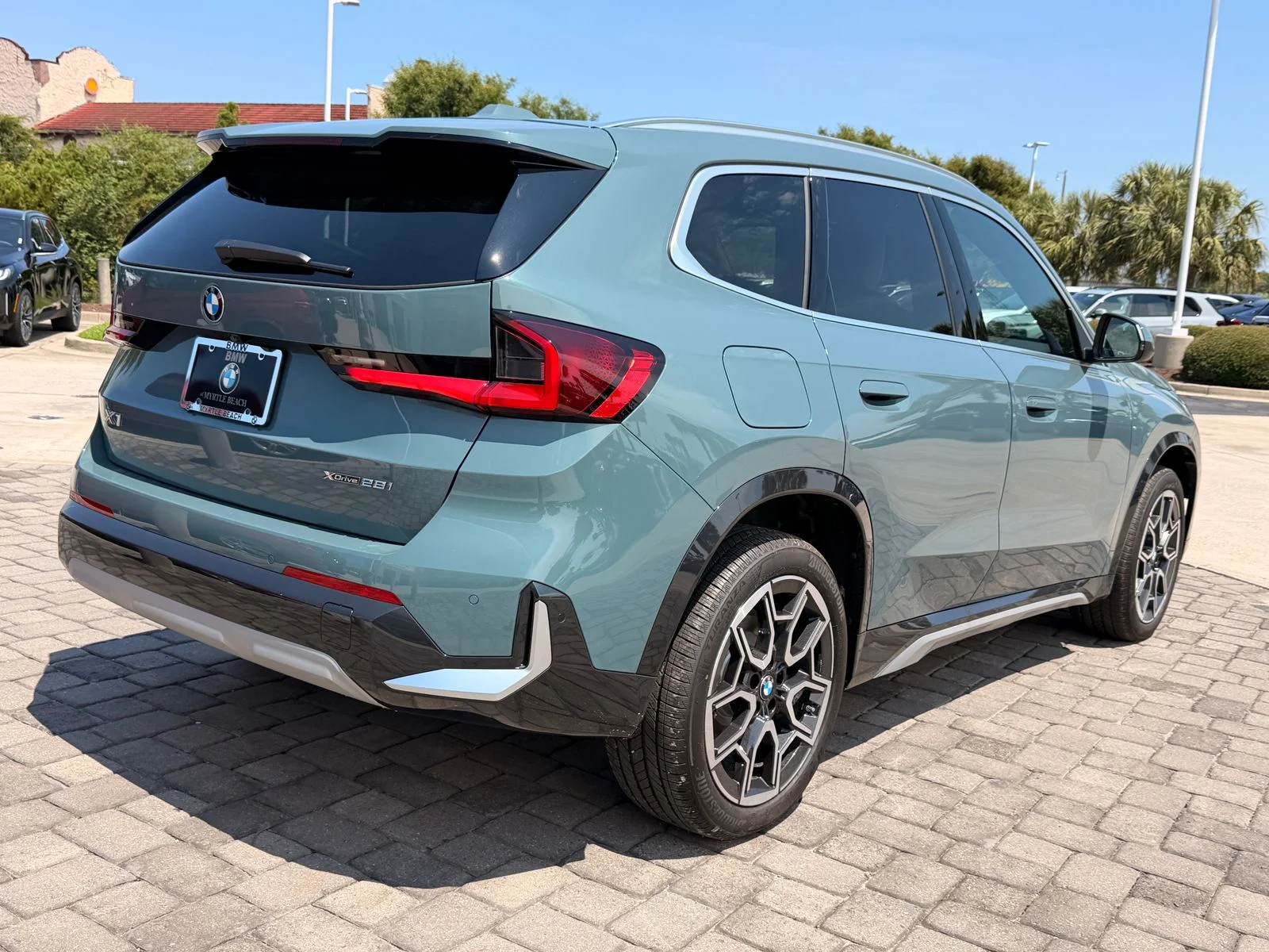 New 2026 Cape York Green Metallic BMW xDrive28i image 9