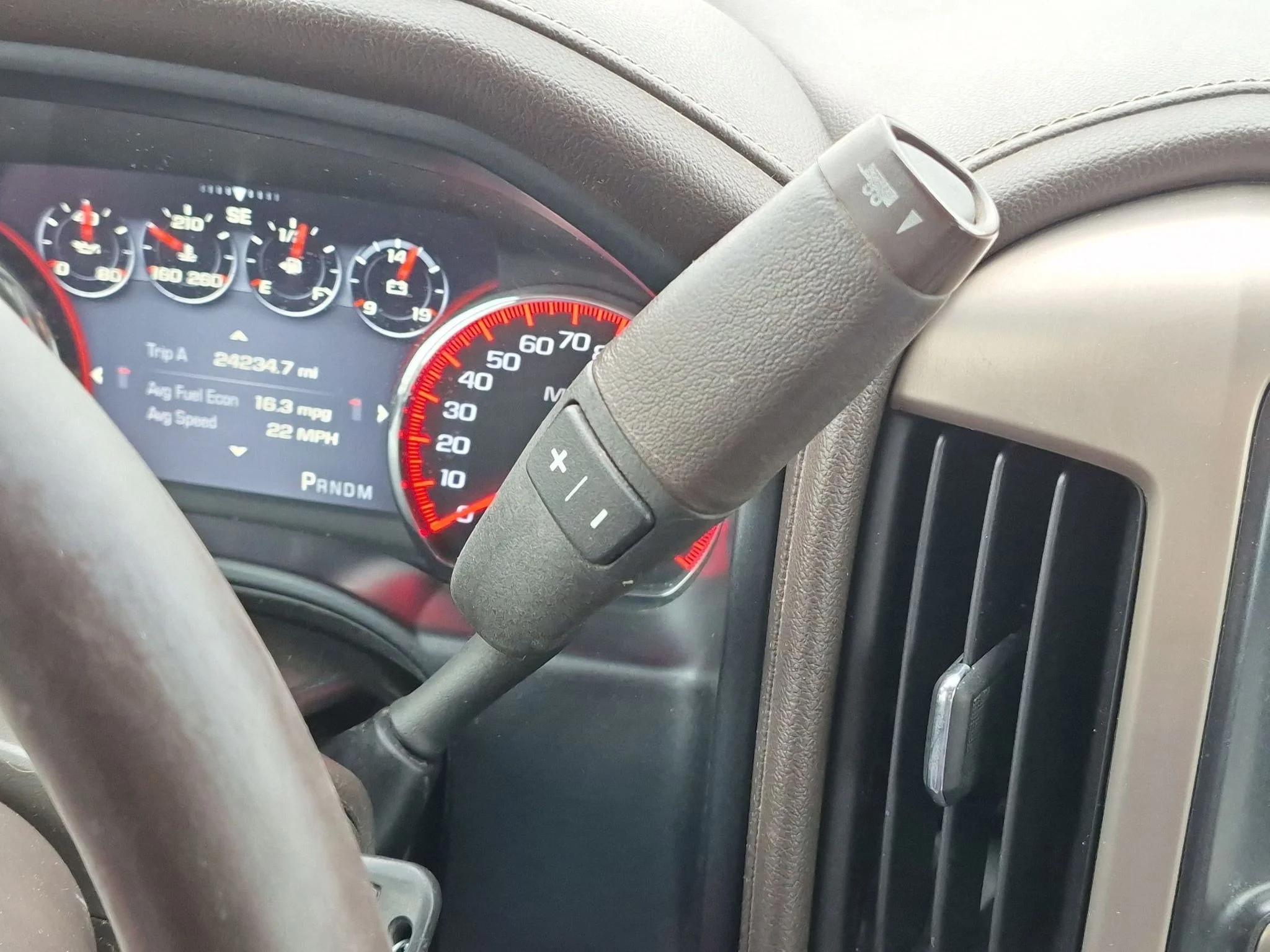 Used 2016 White Frost Tricoat GMC Denali image 12