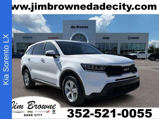 Used 2022 White Kia LX image 1