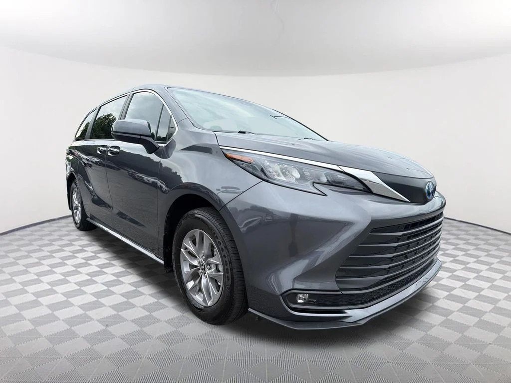 Used 2025 Gray Toyota XLE image 3